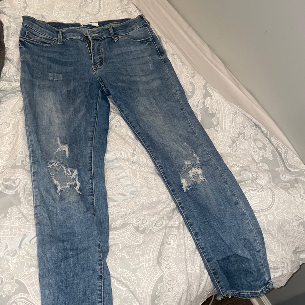Ripped skinny jeans